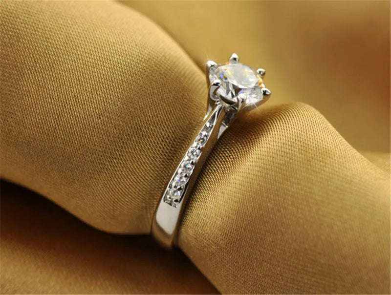 Lia Love – Silberring mit Stein